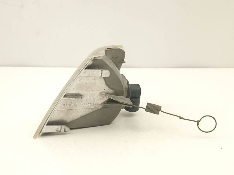 Recambio de piloto delantero derecho para peugeot 405 berlina 1.6 referencia OEM IAM 630195  