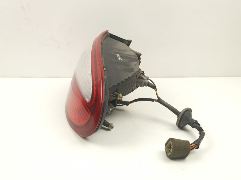 Recambio de piloto trasero derecho para daewoo lanos (klat) 1.5 referencia OEM IAM 96304619  