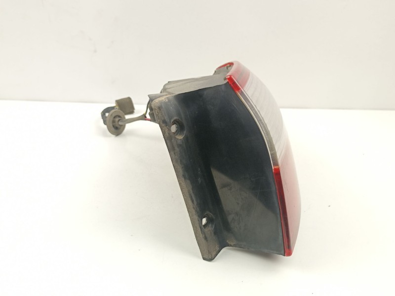 Recambio de piloto trasero derecho para daewoo lanos (klat) 1.5 referencia OEM IAM 96304619  