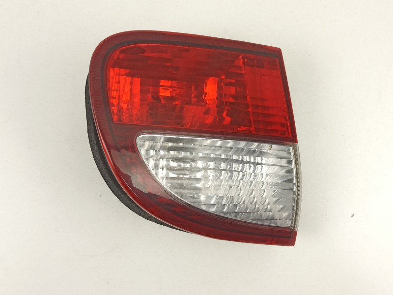 Recambio de piloto porton izquierdo para daewoo lanos (klat) 1.5 referencia OEM IAM 96304629  