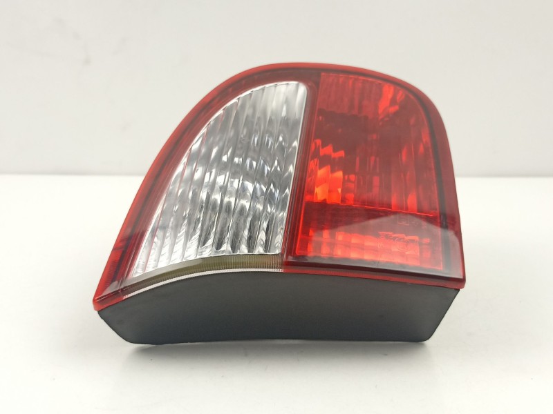 Recambio de piloto porton izquierdo para daewoo lanos (klat) 1.5 referencia OEM IAM 96304629  