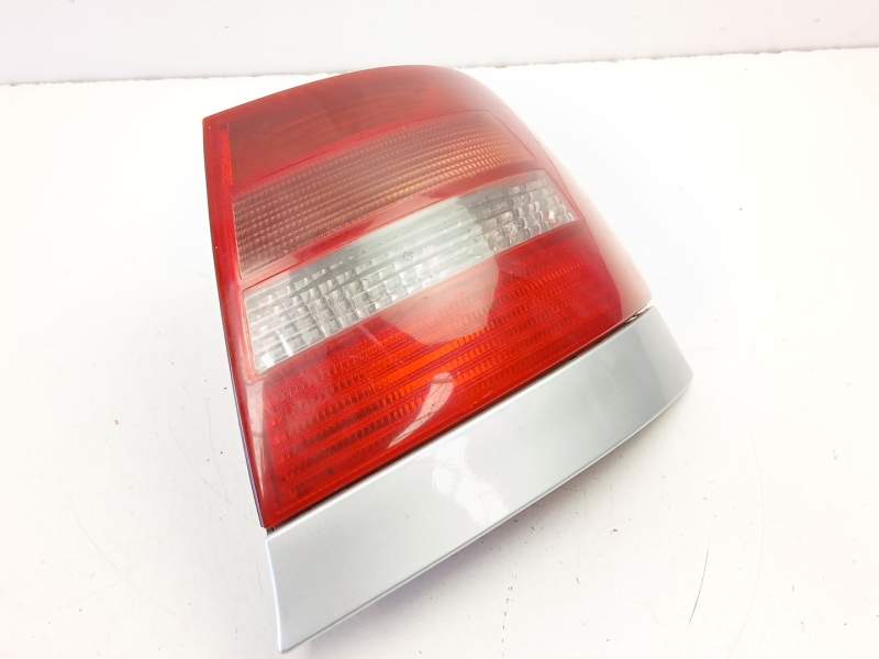 Recambio de piloto trasero derecho para audi a4 b5 (8d2) 1.8 t referencia OEM IAM 8D0945096G  
