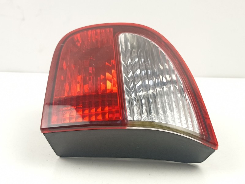 Recambio de piloto porton derecho para daewoo lanos (klat) 1.5 referencia OEM IAM 96304630  