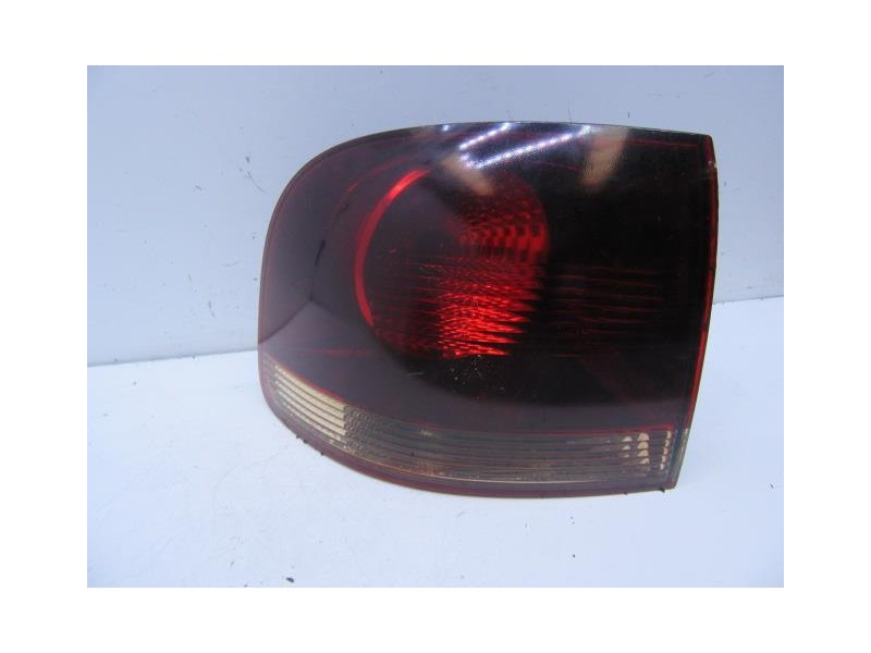 Recambio de piloto trasero izq. : volkswagen touareg : 2.5 tdi [2005] para volkswagen touareg 2.5 tdi referencia OEM IAM AUMADO 