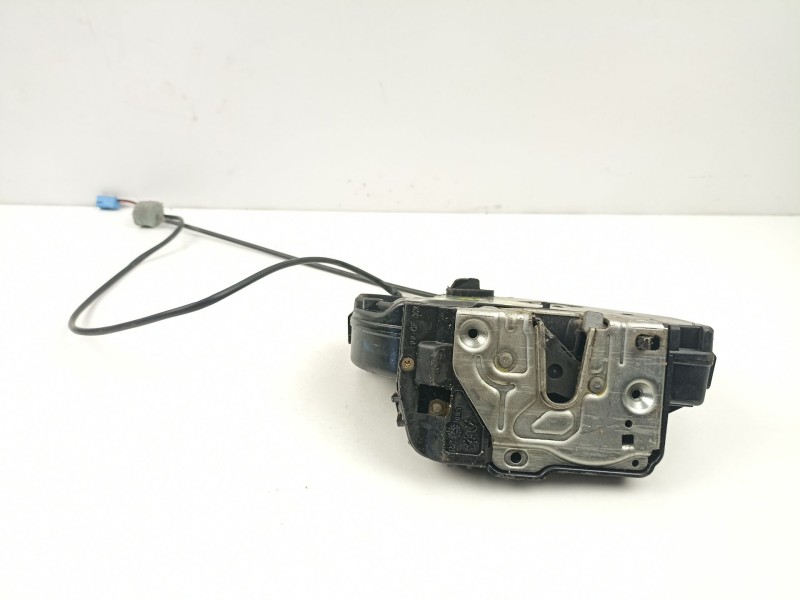 Recambio de cerradura puerta trasera derecha para mercedes-benz c220 2.2 cdi referencia OEM IAM A2037300235  