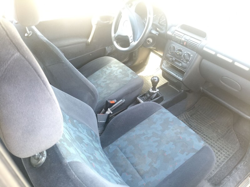 opel corsa b (s93) del año 2000