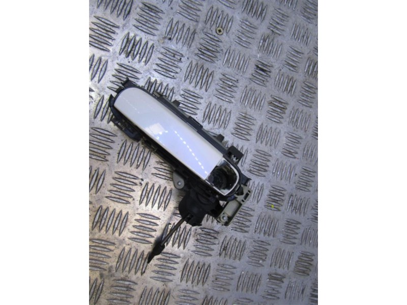 Recambio de manilla del. izda. : audi a4 : 2.5 tdi d/bdg (163,15cv) 4p [2004] para audi a4 2.5 tdi d/bdg referencia OEM IAM   