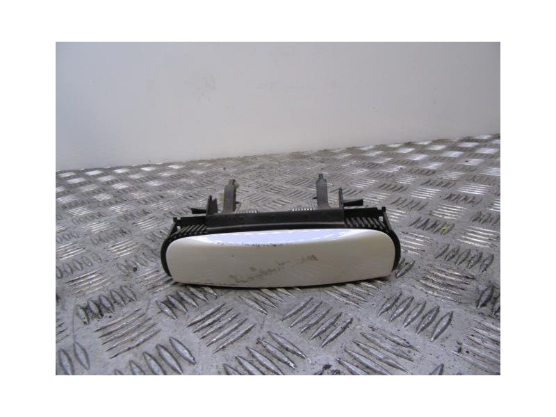 Recambio de manilla trasera dcha. : audi a4 : 2.5 tdi d/bdg (163,15cv) 4p [2004] para audi a4 2.5 tdi d/bdg referencia OEM IAM  