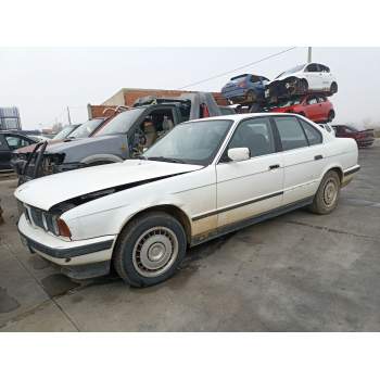 BMW 5 (E34) de desguace