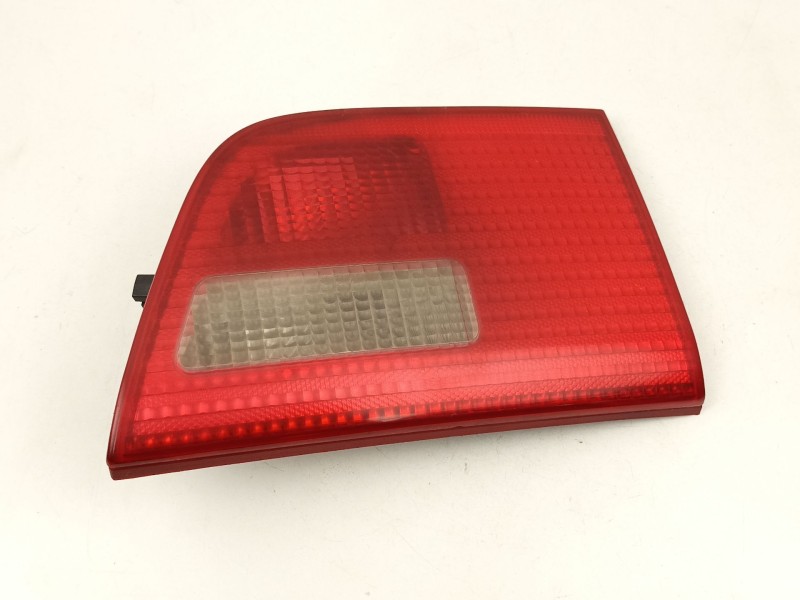 Recambio de piloto porton izquierdo para bmw x5 (e53) 3.0 d referencia OEM IAM 63218409011  8409011