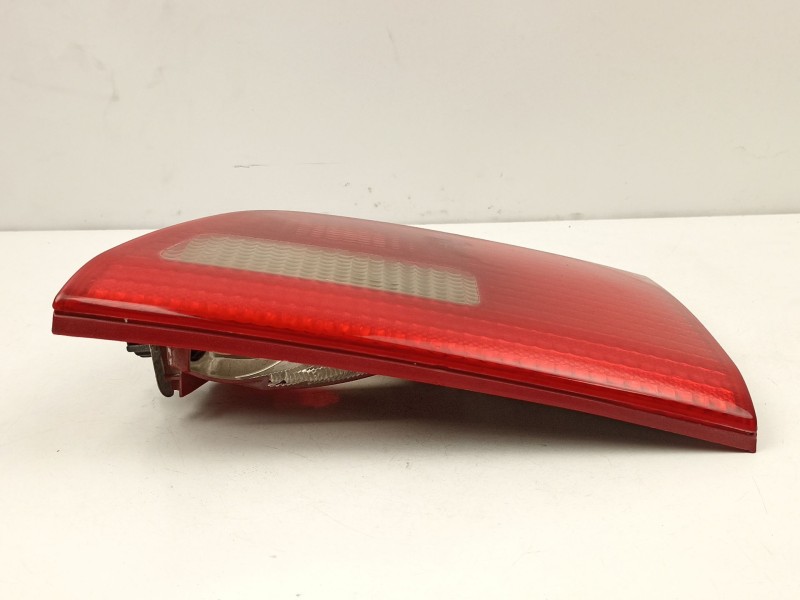 Recambio de piloto porton izquierdo para bmw x5 (e53) 3.0 d referencia OEM IAM 63218409011  8409011