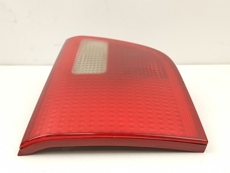 Recambio de piloto porton izquierdo para bmw x5 (e53) 3.0 d referencia OEM IAM 63218409011  8409011