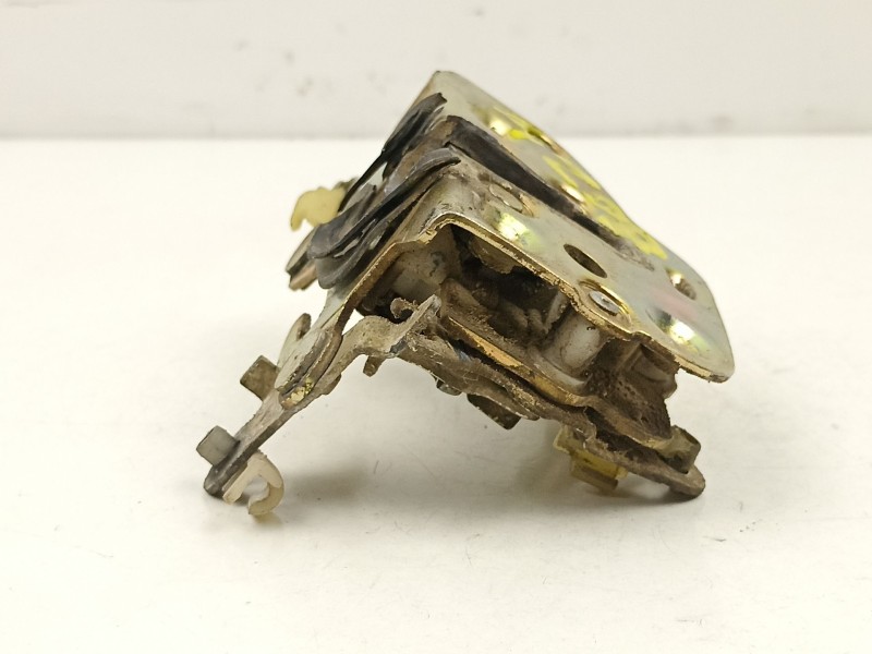 Recambio de cerradura puerta delantera derecha para nissan patrol 2.8 d rd28 3p referencia OEM IAM 8050205J00  