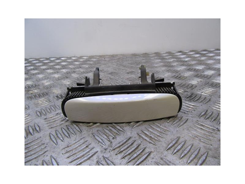 Recambio de manilla trasera izda. : audi a4 : 2.5 tdi d/bdg (163,15cv) 4p [2004] para audi a4 2.5 tdi d/bdg referencia OEM IAM  