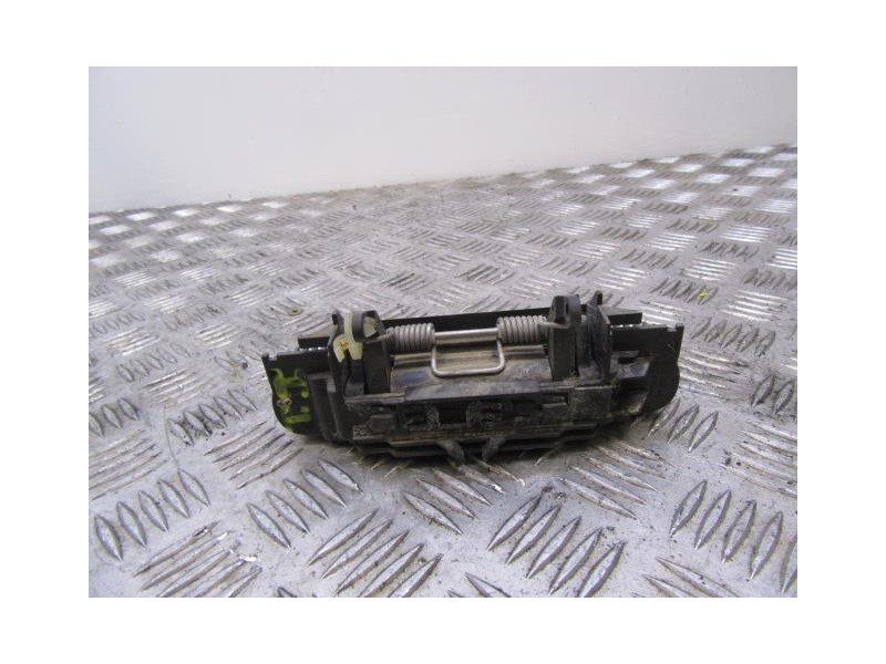 Recambio de manilla trasera izda. : audi a4 : 2.5 tdi d/bdg (163,15cv) 4p [2004] para audi a4 2.5 tdi d/bdg referencia OEM IAM  