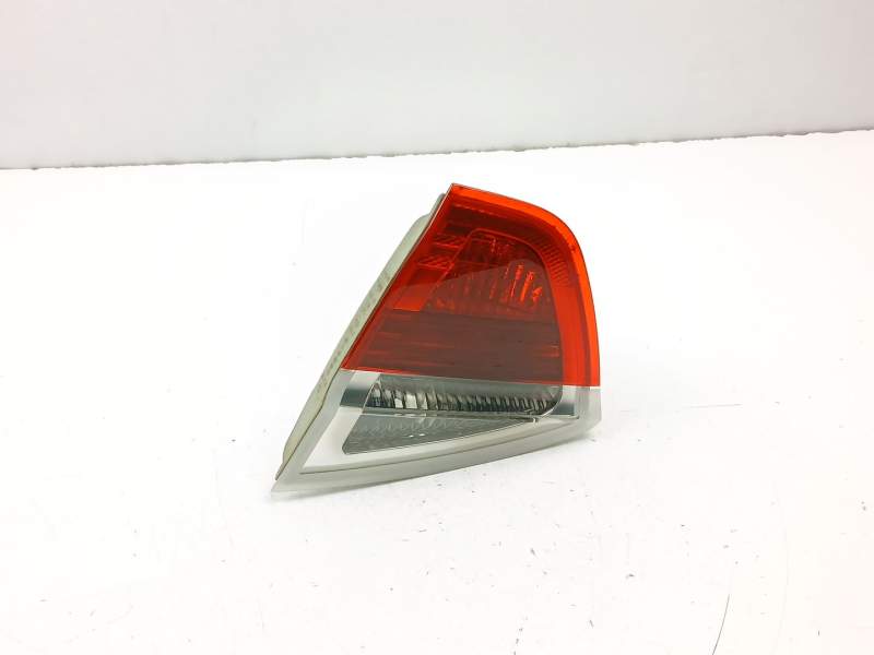 Recambio de piloto porton derecho para bmw 3 (e90) 320 d referencia OEM IAM 6937460  