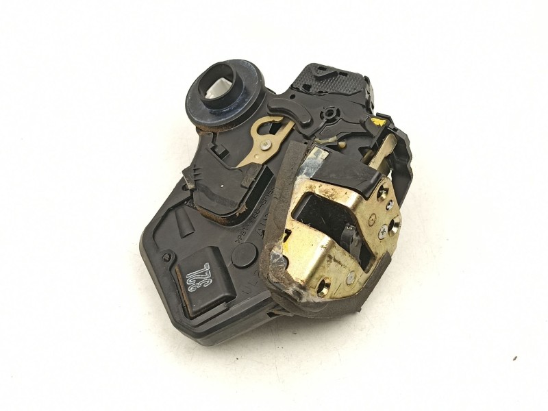 Recambio de cerradura puerta trasera izquierda para toyota avensis (_t25_) 1.8 (zzt251_) referencia OEM IAM 6906002101  