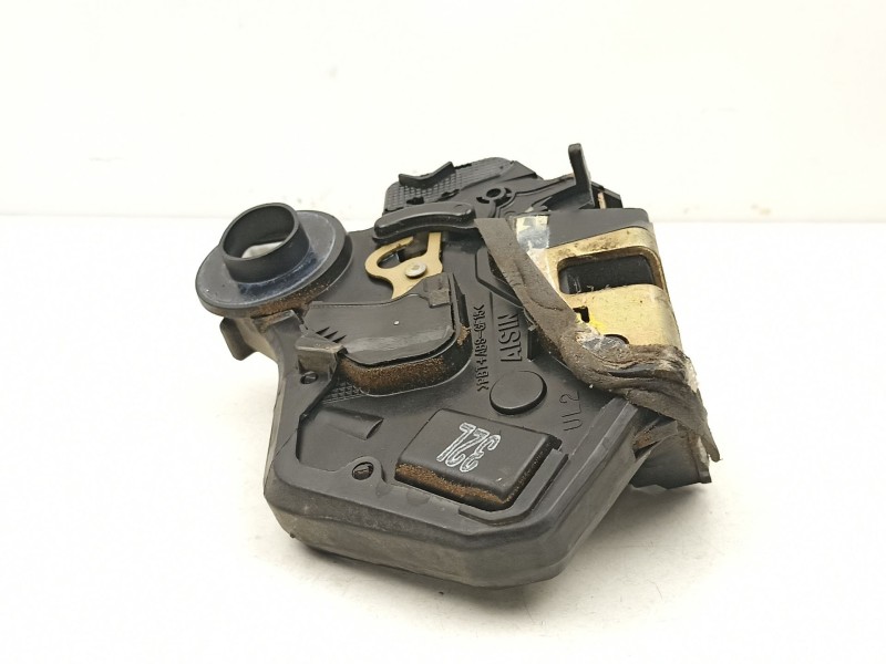 Recambio de cerradura puerta trasera izquierda para toyota avensis (_t25_) 1.8 (zzt251_) referencia OEM IAM 6906002101  