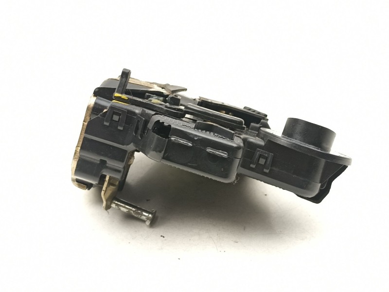 Recambio de cerradura puerta trasera izquierda para toyota avensis (_t25_) 1.8 (zzt251_) referencia OEM IAM 6906002101  