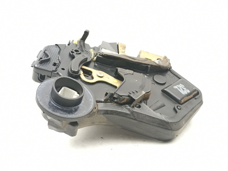 Recambio de cerradura puerta trasera izquierda para toyota avensis (_t25_) 1.8 (zzt251_) referencia OEM IAM 6906002101  
