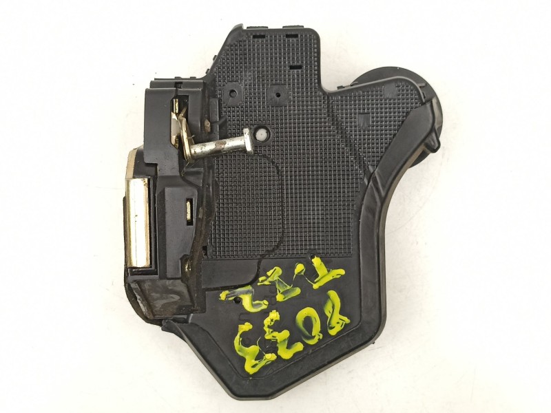 Recambio de cerradura puerta trasera izquierda para toyota avensis (_t25_) 1.8 (zzt251_) referencia OEM IAM 6906002101  