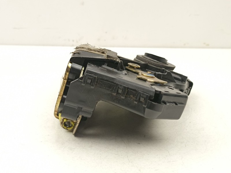 Recambio de cerradura puerta delantera izquierda para toyota avensis (_t25_) 1.8 (zzt251_) referencia OEM IAM 6904002151  