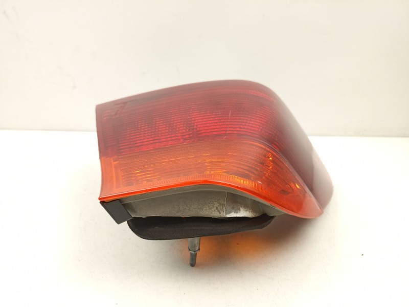 Recambio de piloto trasero izquierdo para bmw 316 1.9 g referencia OEM IAM 63218364921  