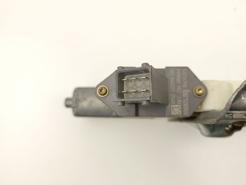 Recambio de elevalunas delantero derecho para toyota avensis (_t25_) 1.8 (zzt251_) referencia OEM IAM 6981005050  