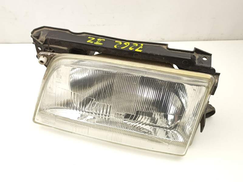 Recambio de faro izquierdo para opel kadett 1.6 g referencia OEM IAM 90008019  