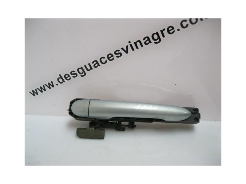 Recambio de manilla trasera izda. : renault laguna : 1.9 d f9q c6 (119,68cv) 5p [2004] para renault laguna 1.9 d f9q  c6 referen