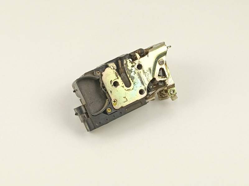 Recambio de cerradura puerta delantera izquierda para daewoo nubira 1.6 g -a16dms referencia OEM IAM 96272641  