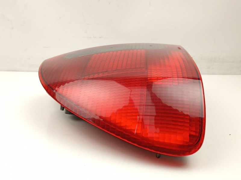 Recambio de piloto trasero izquierdo para rover 400 ii (rt) 414 si referencia OEM IAM XFB101010  