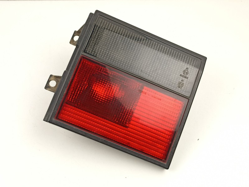 Recambio de piloto porton derecho para renault 21 sedán (l48_) 1.7 (l482) referencia OEM IAM 7701032021  