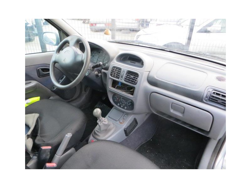renault clio del año 2001