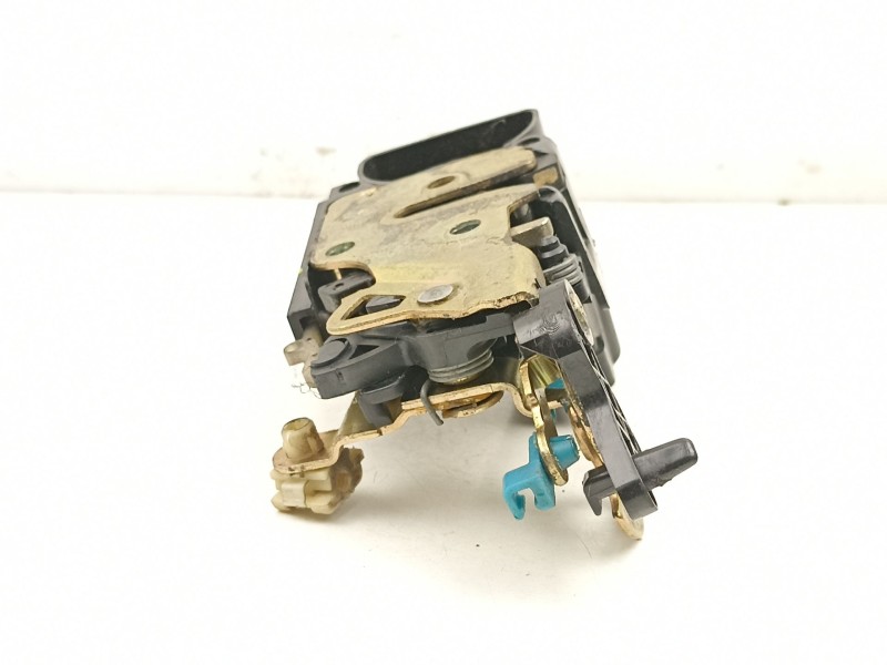 Recambio de cerradura puerta trasera izquierda para daewoo lacetti 1.6 cat referencia OEM IAM 96260995  