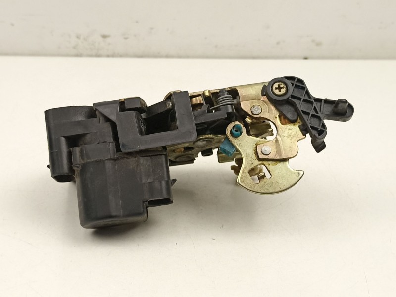 Recambio de cerradura puerta trasera derecha para daewoo lacetti 1.6 cat referencia OEM IAM 96260996  