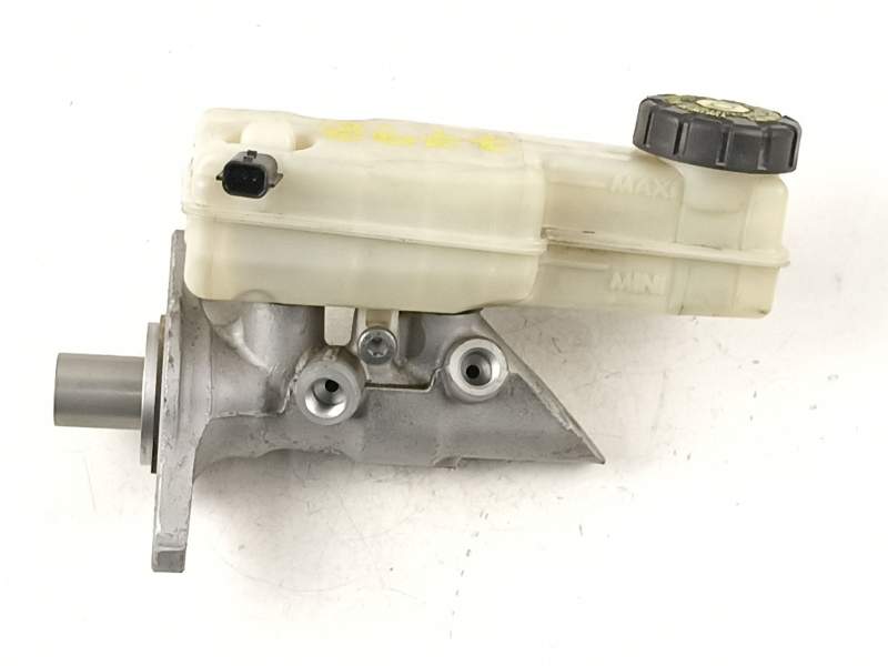 Recambio de bomba de freno para renault megane iii sport tourer dynamique referencia OEM IAM 460115826R  460910009R