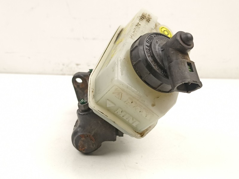 Recambio de bomba de freno para renault clio 1.9 d referencia OEM IAM 7701204609  