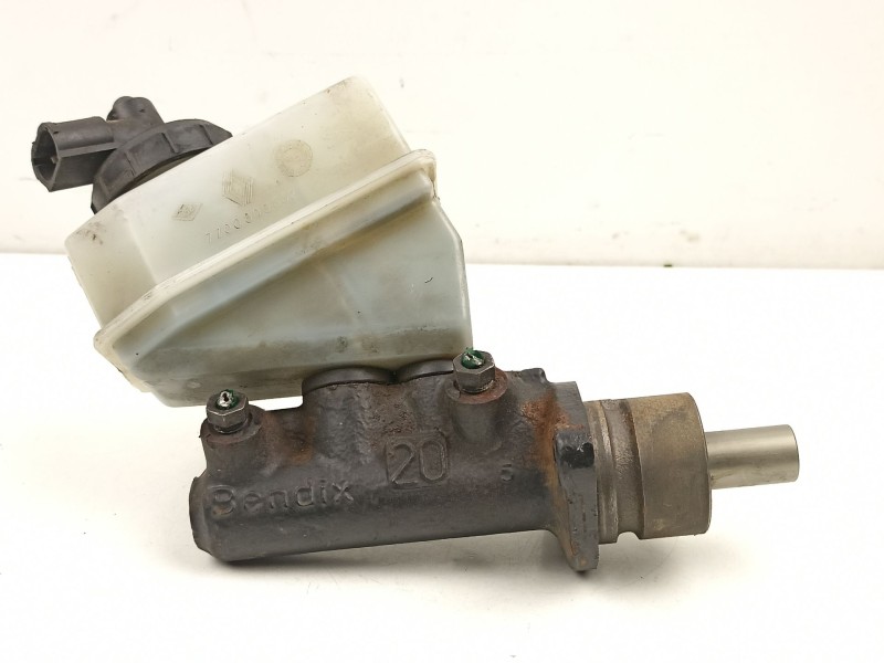 Recambio de bomba de freno para renault clio 1.9 d referencia OEM IAM 7701204609  
