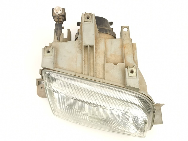 Recambio de faro derecho para renault clio 1.8 g referencia OEM IAM 7701034143  
