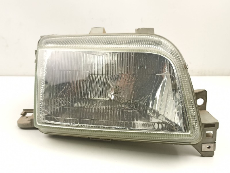 Recambio de faro derecho para renault clio 1.8 g referencia OEM IAM 7701034143  