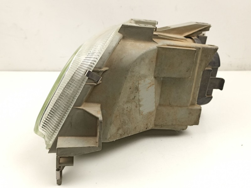 Recambio de faro derecho para renault clio 1.8 g referencia OEM IAM 7701034143  