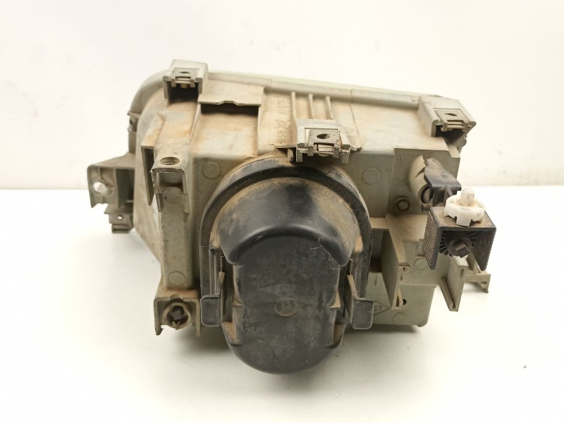 Recambio de faro derecho para renault clio 1.8 g referencia OEM IAM 7701034143  