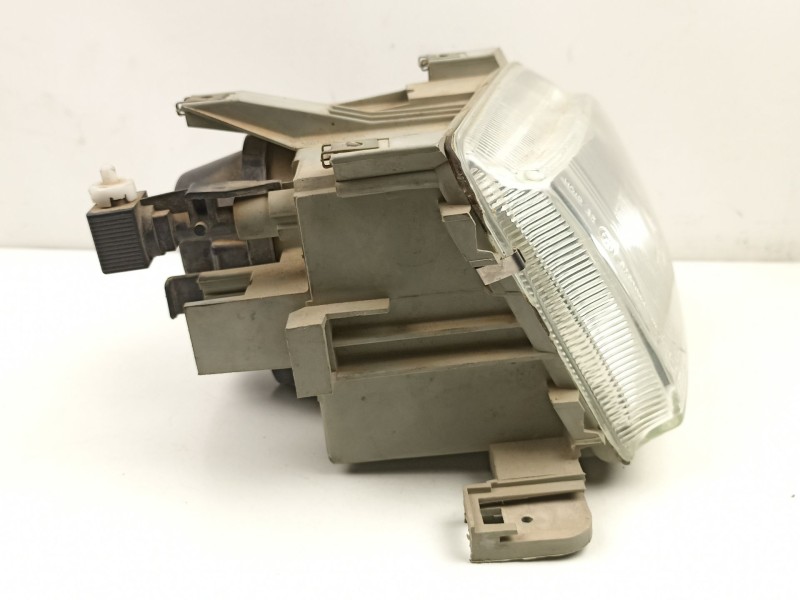 Recambio de faro derecho para renault clio 1.8 g referencia OEM IAM 7701034143  