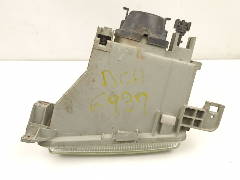 Recambio de faro derecho para renault clio 1.8 g referencia OEM IAM 7701034143  