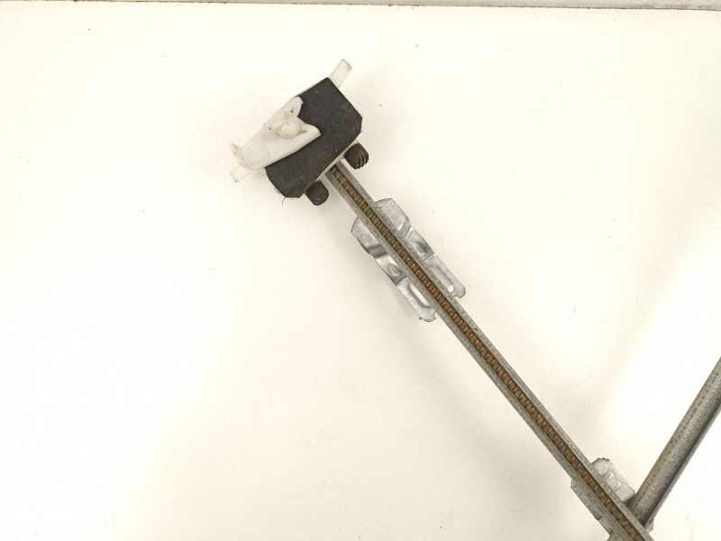 Recambio de elevalunas delantero derecho para renault clio 1.4 g referencia OEM IAM 7700799476  