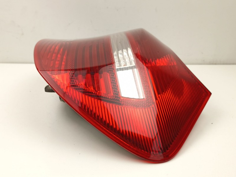 Recambio de piloto trasero derecho para bmw 1 (e81) 118 d referencia OEM IAM 718129807 3013580000 