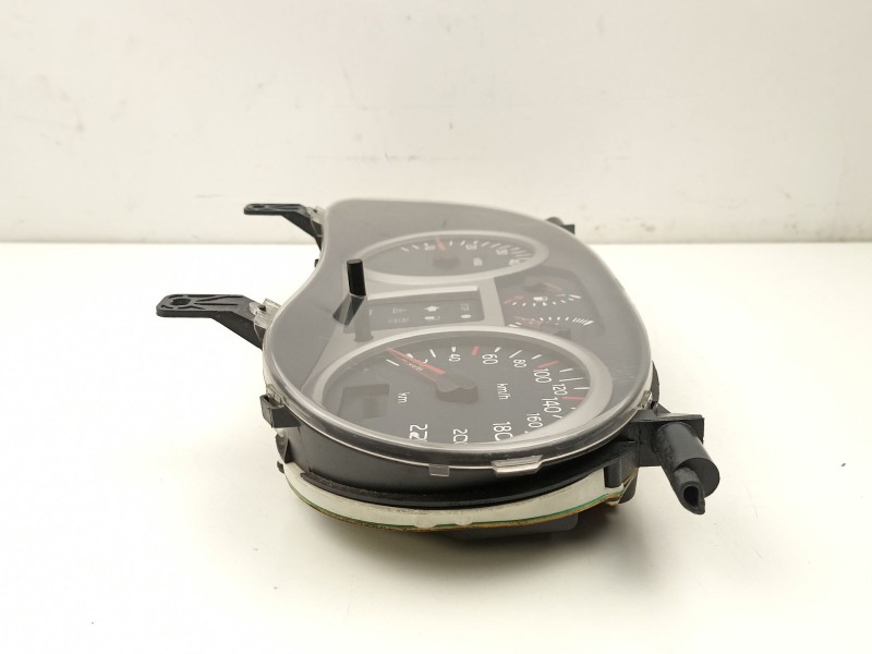 Recambio de cuadro instrumentos para renault clio 1.1 g referencia OEM IAM 8200261102  