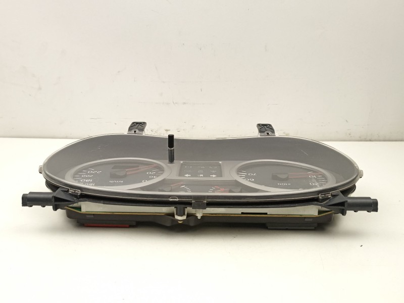 Recambio de cuadro instrumentos para renault clio 1.1 g referencia OEM IAM 8200261102  