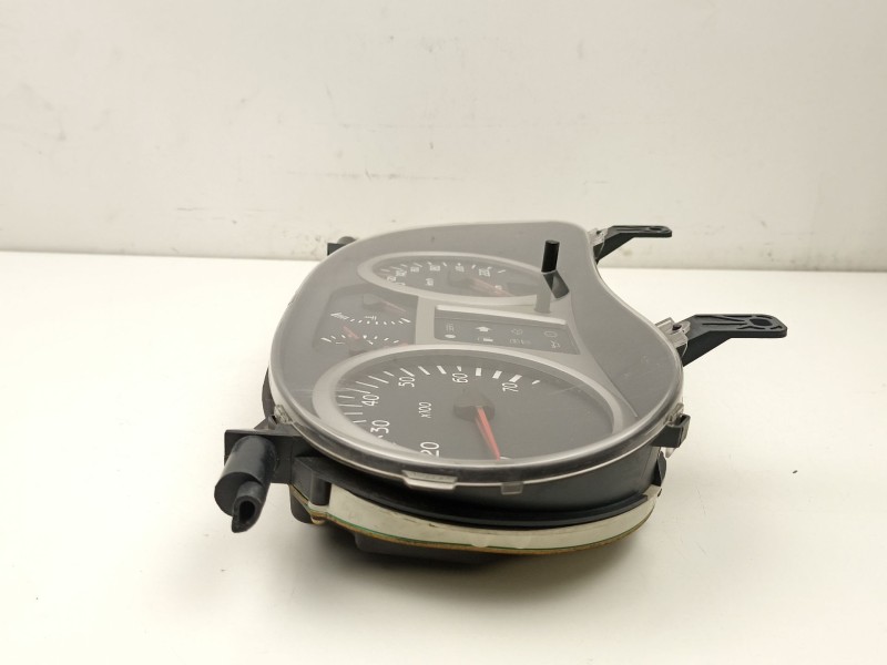 Recambio de cuadro instrumentos para renault clio 1.1 g referencia OEM IAM 8200261102  